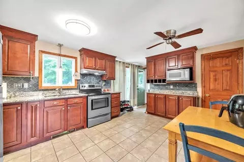 50 Joan St, Springfield, MA 01129 photo 10