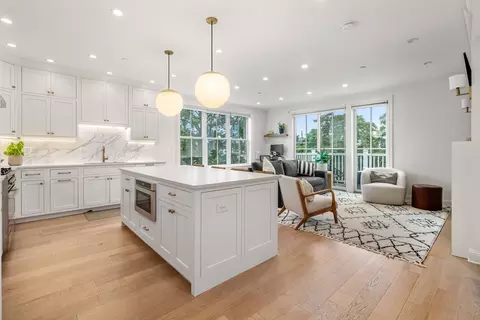 521 Eighth St #6, Boston, MA 02127