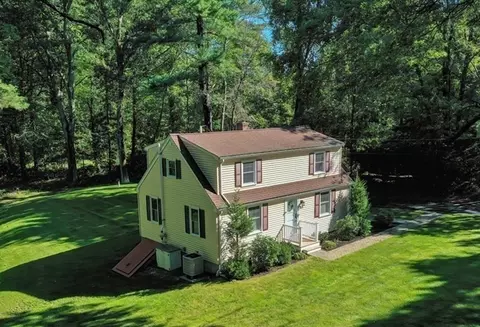 53 Warren St, Upton, MA 01568 photo 4