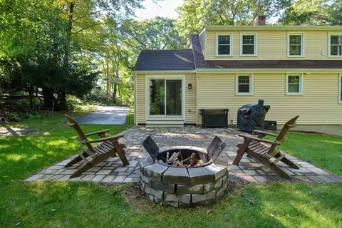 53 Warren St, Upton, MA 01568 photo 3