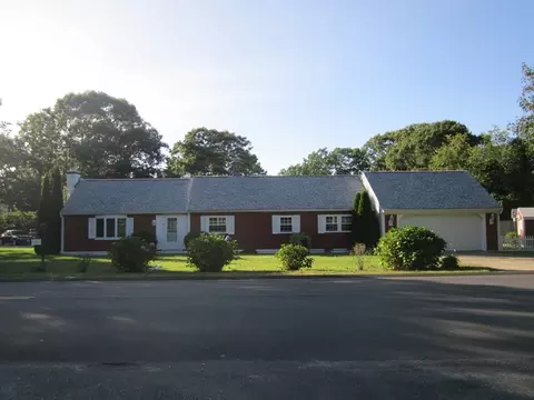 11 Highbank Rd, Yarmouth, MA 02660