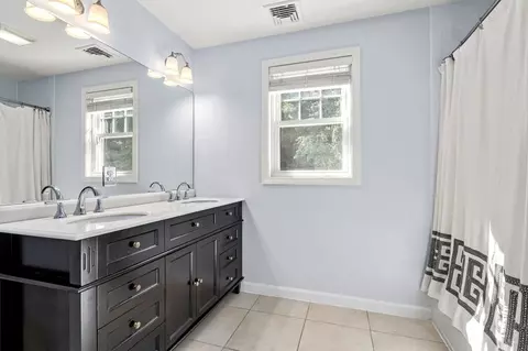 8 Maple Leaf Dr, Boston, MA 02136 photo 13