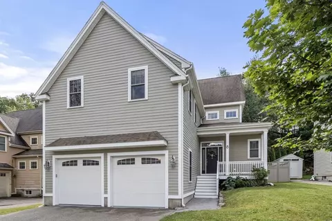 8 Maple Leaf Dr, Boston, MA 02136 photo 4