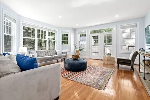 8 Maple Leaf Dr, Boston, MA 02136 photo 3