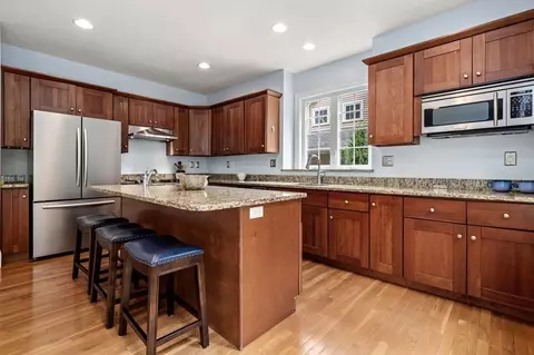 8 Maple Leaf Dr, Boston, MA 02136 photo 7