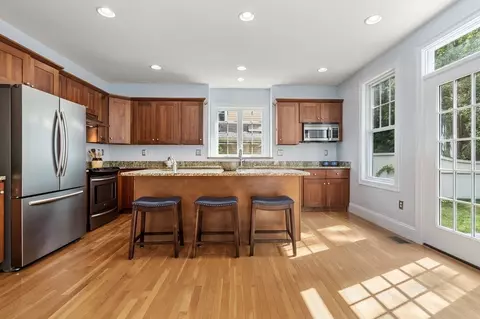 8 Maple Leaf Dr, Boston, MA 02136 photo 6
