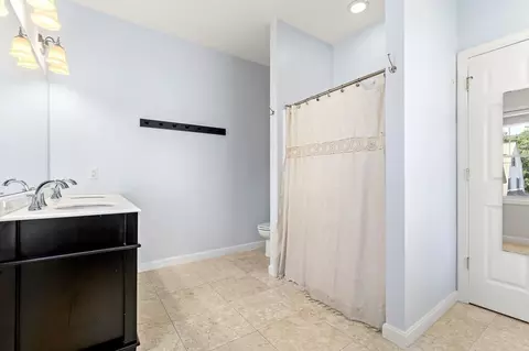 8 Maple Leaf Dr, Boston, MA 02136 photo 18
