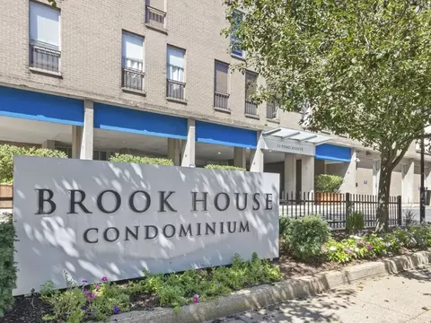 33 Pond Ave #219, Brookline, MA 02445