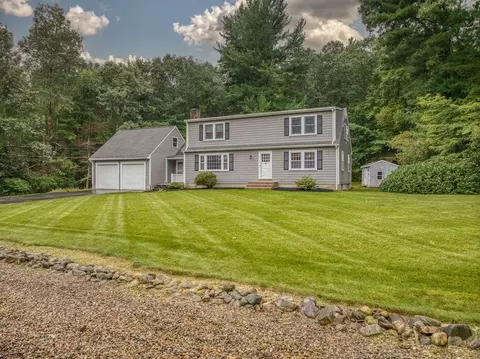 92 West St, Georgetown, MA 01833