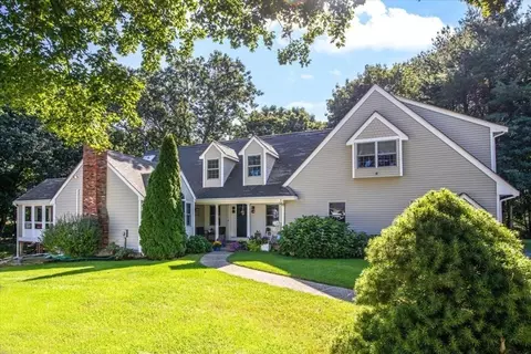 89 Green St # r, Medfield, MA 02052