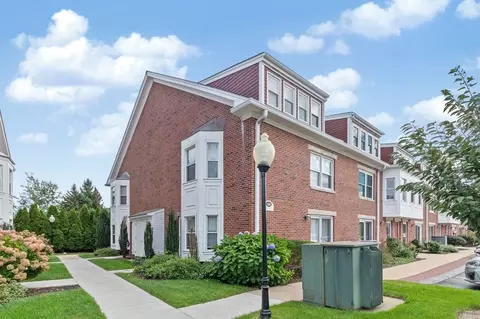156 Quincy Shore Dr #72, Quincy, MA 02171