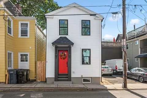 6 Carlton St, Salem, MA 01970