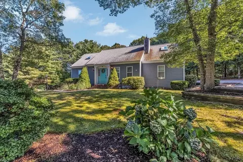 41 Old Kenyon Rd, Falmouth, MA 02536