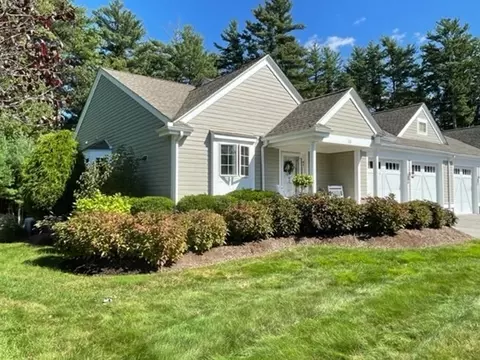 33 Carriage Ln #33, Duxbury, MA 02332