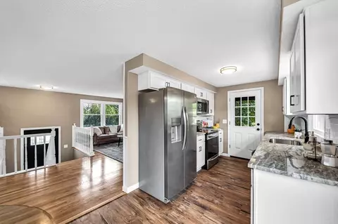 116 Bostwick Ln, Chicopee, MA 01020 photo 10
