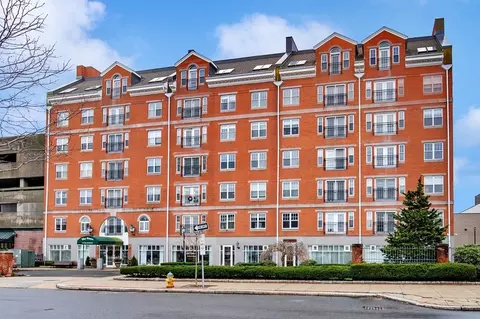 11 Church St #513, Salem, MA 01970