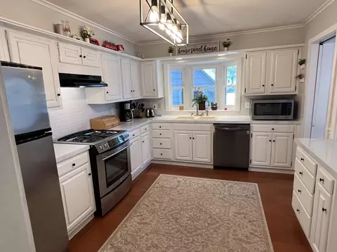 469 Eldridge St, Fall River, MA 02720 photo 3