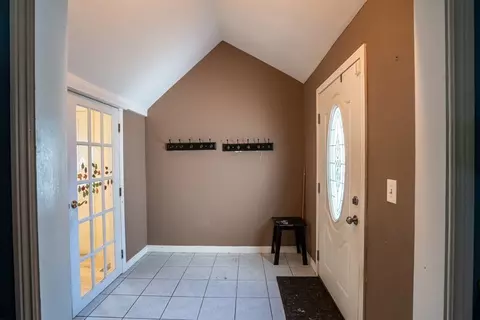 7 Windsor Rd, Beverly, MA 01915 photo 2