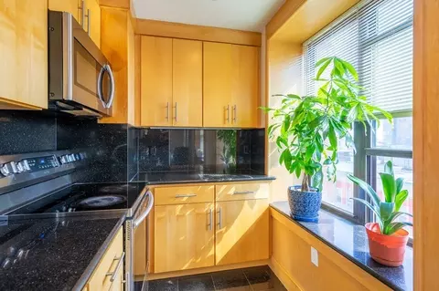 42-44 Beach St #8C, Boston, MA 02111