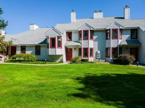 24 Mcintosh Dr #24, Amherst, MA 01002