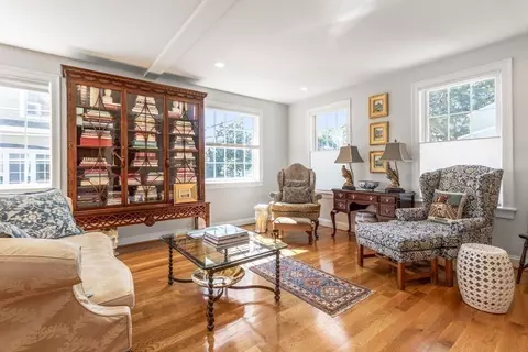 155 Green St #4, Marblehead, MA 01945