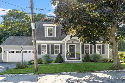 33 Erie Ave, Newburyport, MA 01950
