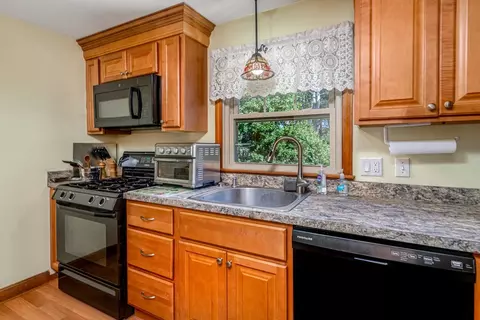 2 Victor Dr, Ayer, MA 01432 photo 9