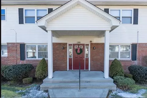 120 Colonial Cir #B, Chicopee, MA 01020
