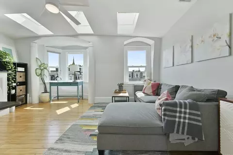 572 E Broadway #4, Boston, MA 02127