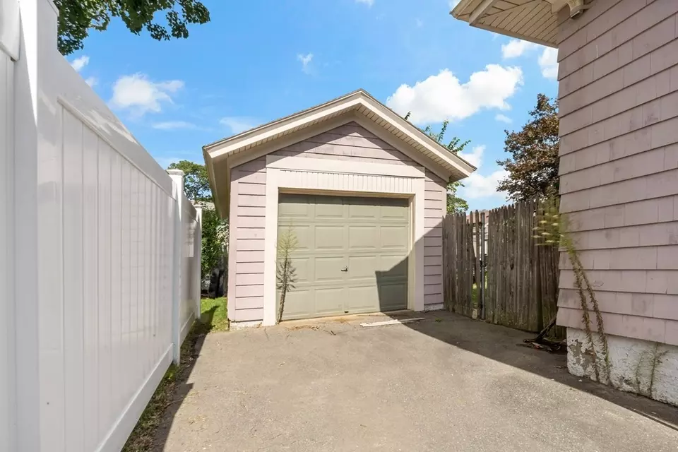  34 Harding St, Fall River, MA 02720 photo 3
