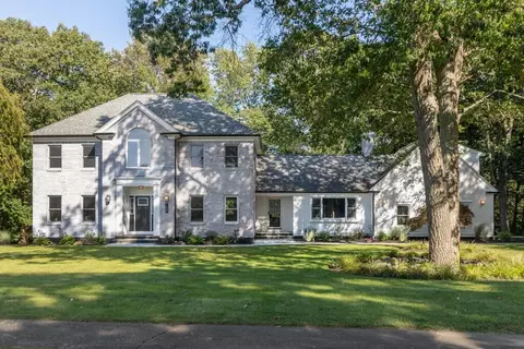 100 Kensington Dr, Canton, MA 02021