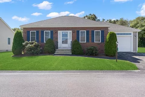 2 Woods Edge Rd #2, Lakeville, MA 02347