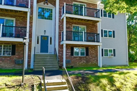 19 Chapel Hill Dr #10, Plymouth, MA 02360