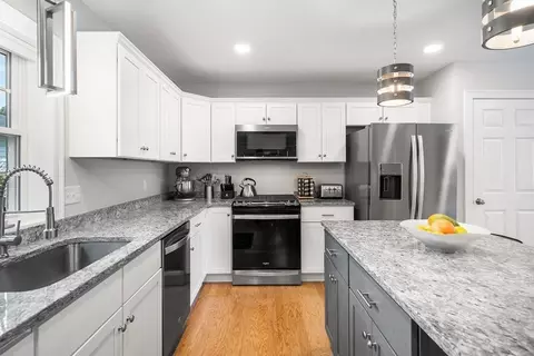 10 Elmhurst St #A, Taunton, MA 02780