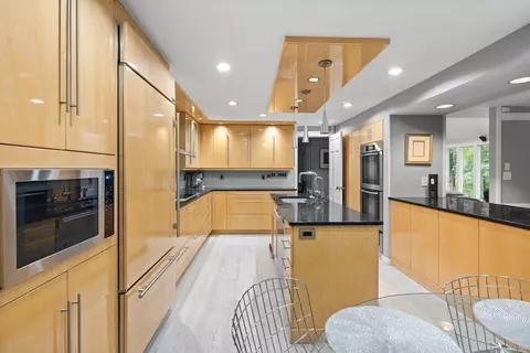 106 Windsor Rd, Needham, MA 02492 photo 9