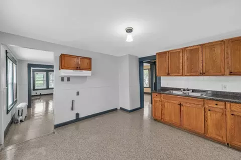 63 Clifton Ave, Springfield, MA 01105 photo 4