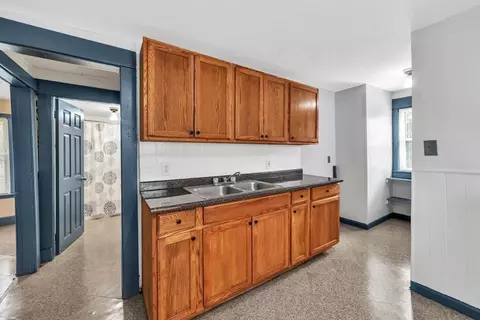 63 Clifton Ave, Springfield, MA 01105 photo 7