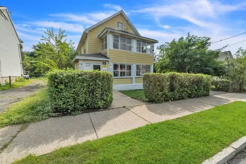 63 Clifton Ave, Springfield, MA 01105 photo 2