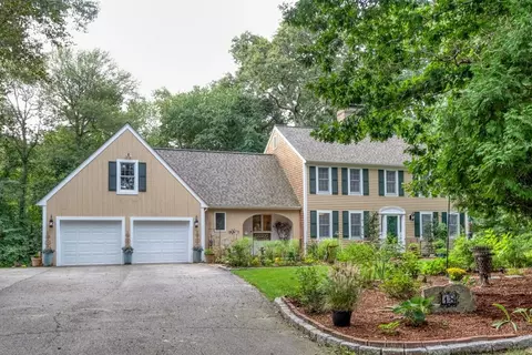 18 Millstone Ln, Weymouth, MA 02190