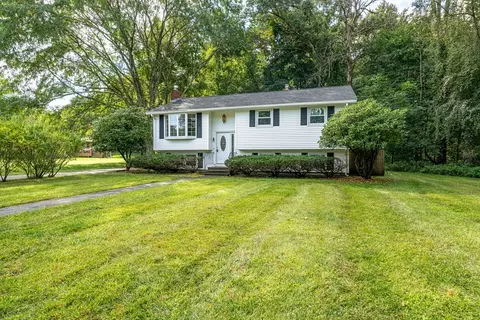1 Cannon Hill Rd Ext, Groveland, MA 01834