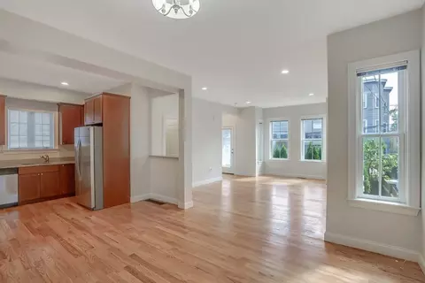 17 Moore St #A, Somerville, MA 02144