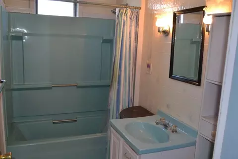 5 Earle St, Worcester, MA 01605 photo 8