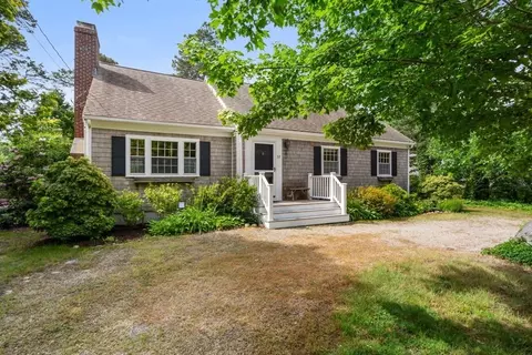 37 Flying Mist Ln, Brewster, MA 02631