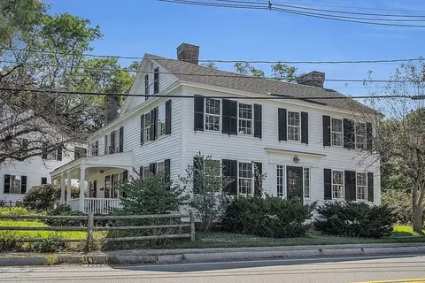 49 Concord St, Carlisle, MA 01741