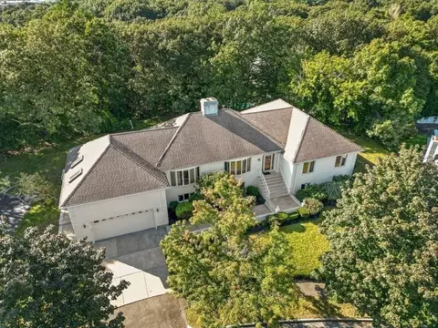 24 Orsini Dr, Wakefield, MA 01880