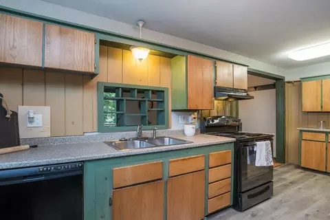 162 Marmon St, Springfield, MA 01129 photo 8