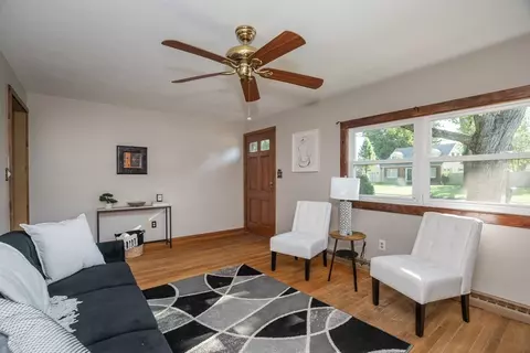162 Marmon St, Springfield, MA 01129 photo 4