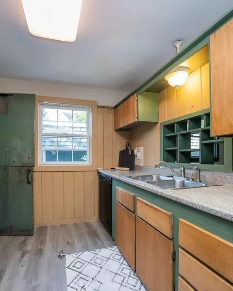 162 Marmon St, Springfield, MA 01129 photo 11