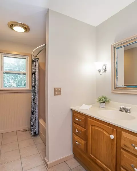 162 Marmon St, Springfield, MA 01129 photo 22