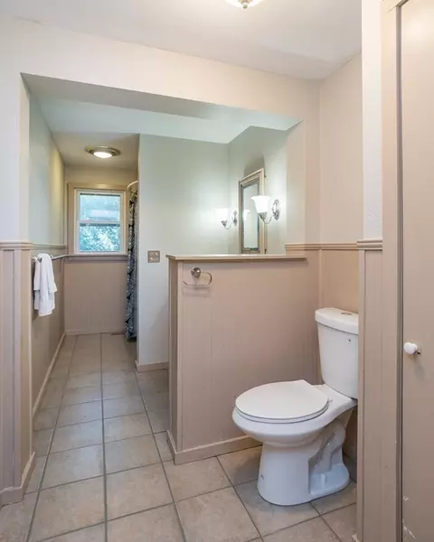 162 Marmon St, Springfield, MA 01129 photo 21